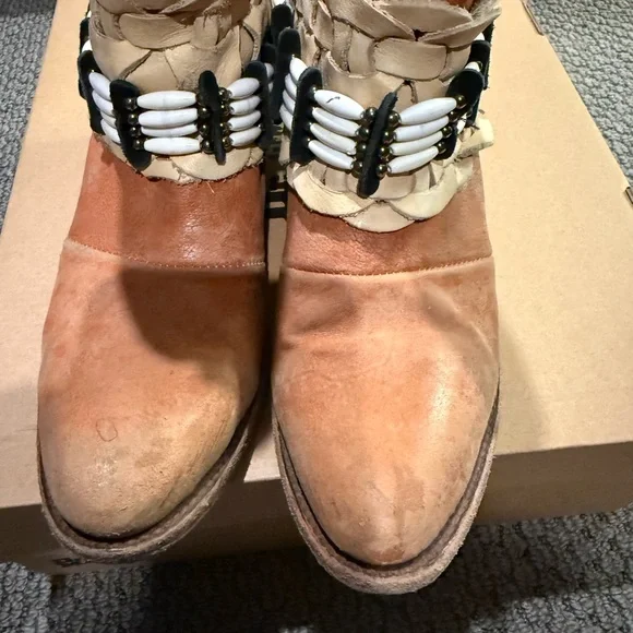 Free Bird Barra size 8 short booties ivory detail - Picture 8 of 8